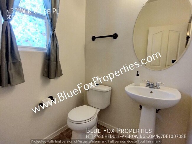 Foto del edificio - 432 W R G Lee Pl