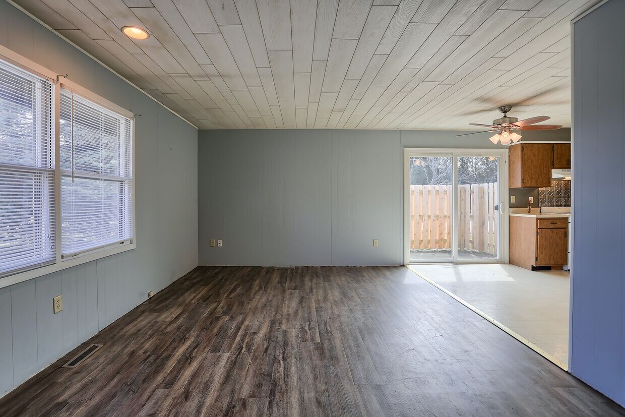 Foto principal - 1117 E Willard St