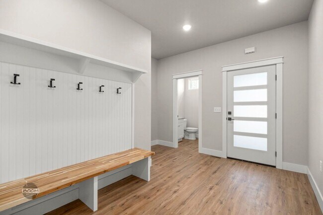 Building Photo - NEW CONSTRUCTION HOME WITH A 4 CAR GARAGE!!
