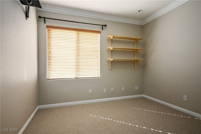 Building Photo - 8133 Chestnut Hollow Ave