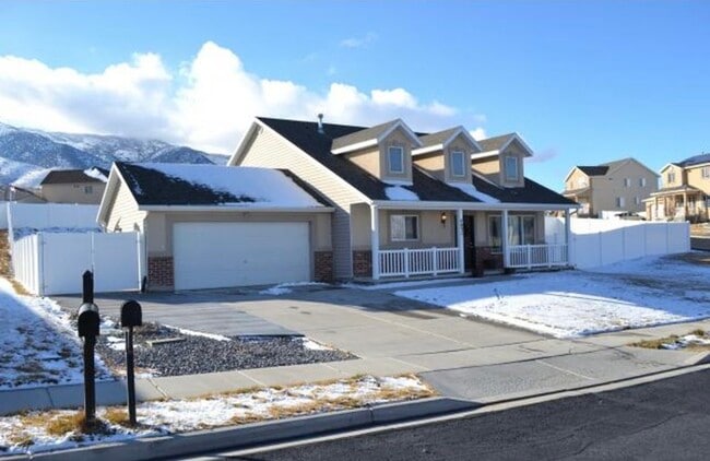 Building Photo - 4031 Montego Dr