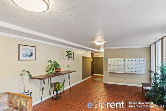 Foto del edificio - 1 br, 1 bath Condo - 385 Jayne Avenue, Oak...