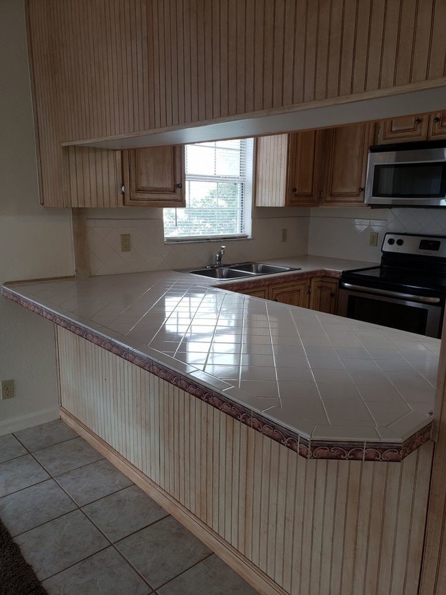 Building Photo - 825 BEACHSIDE APARTMENT