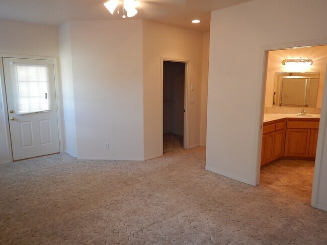 Foto del edificio - 3 Bedroom, 2 Bathroom House on North End of Prineville  - Available Soon!
