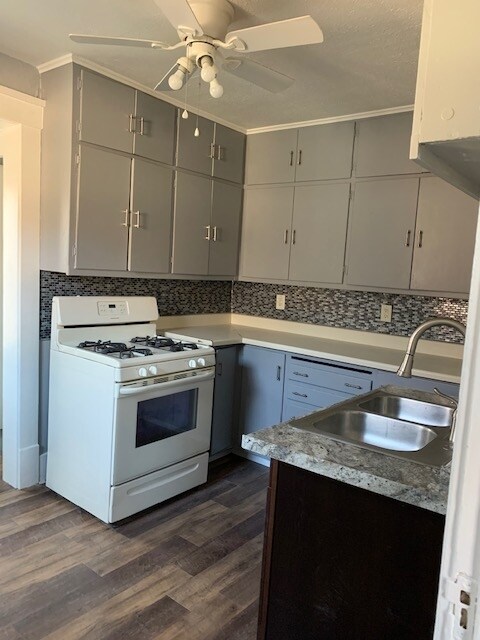 Building Photo - 1404 E Lake Ave