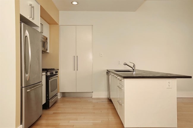 Building Photo - 4 Beacon Way