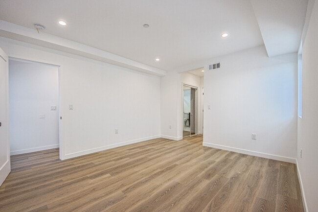 Foto del edificio - 5235 Satsuma Ave