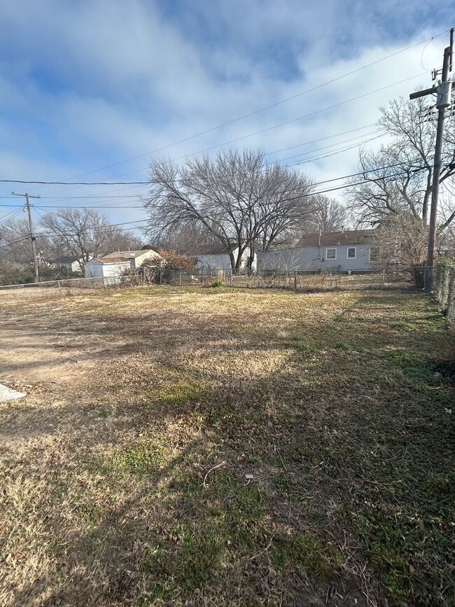 Building Photo - 2336 N Estelle Ave