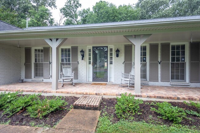 Building Photo - 2475 Brachton Ave