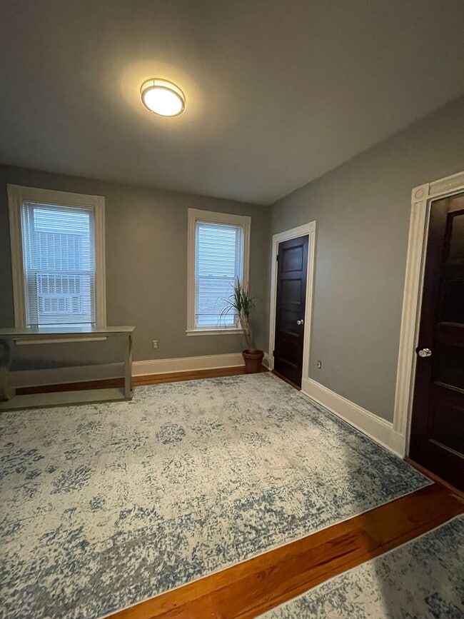 Foto del edificio - South Boston 3bed / 1bath available January 1 2026 - $3200