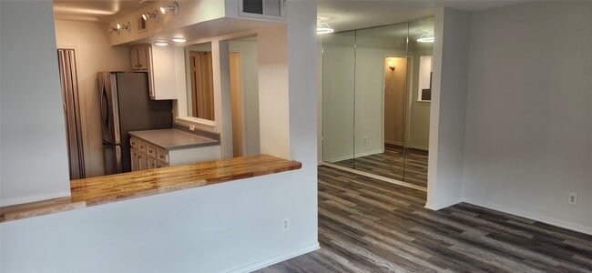 Foto del edificio - 11550 Chimney Rock Rd