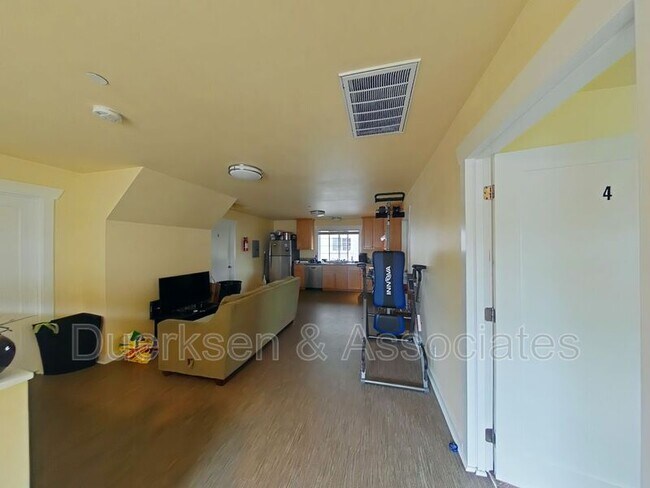 Foto del edificio - 620 NW Kings Blvd
