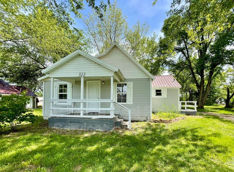 Primary Photo - 522 W McHenry Ave
