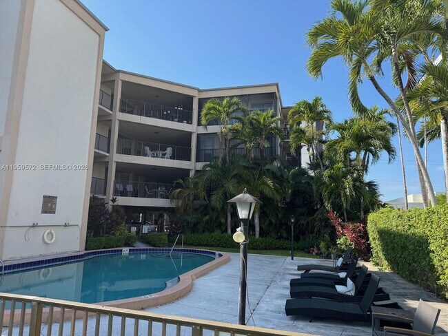 Foto del edificio - 2420 Diana Dr