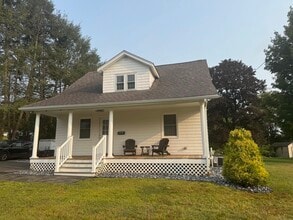 Building Photo - 273 Mill St