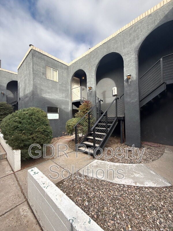 Building Photo - 309 Sierra Dr SE