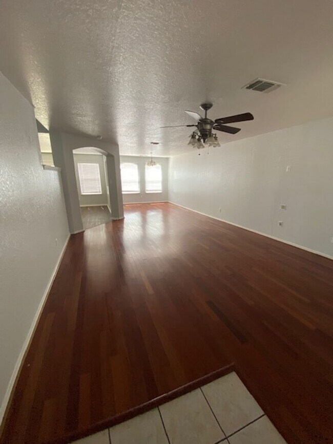 Foto del edificio - Spacious 3BR/2.5BA Home in San Antonio