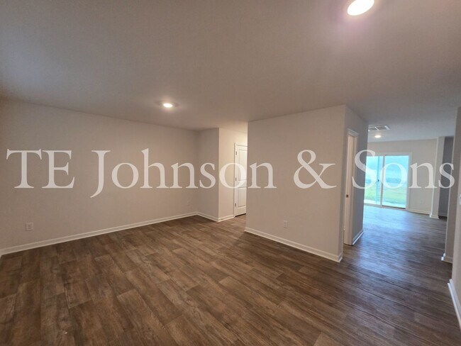 Building Photo - Spacious 4 Bedroom Home in Lexington – Modern Amenities and Comfort Await!