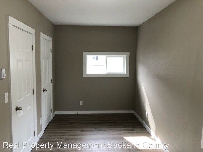 Building Photo - 712 S Maple St