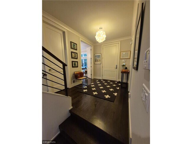 Foto del edificio - 3840 Upton Ave S