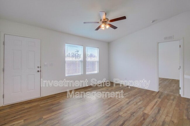 Foto del edificio - 4028 Charles St