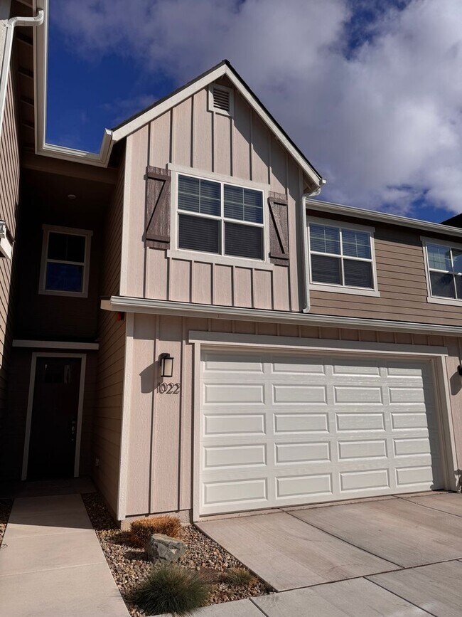 Foto del edificio - 3/2.5 Modern & Beautiful Townhome in Minden