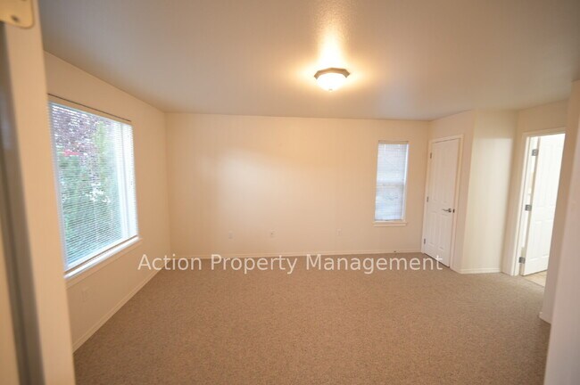 Foto del edificio - 2 bed, 2 bath, 1 car garage in a 4-plex, in Sequim