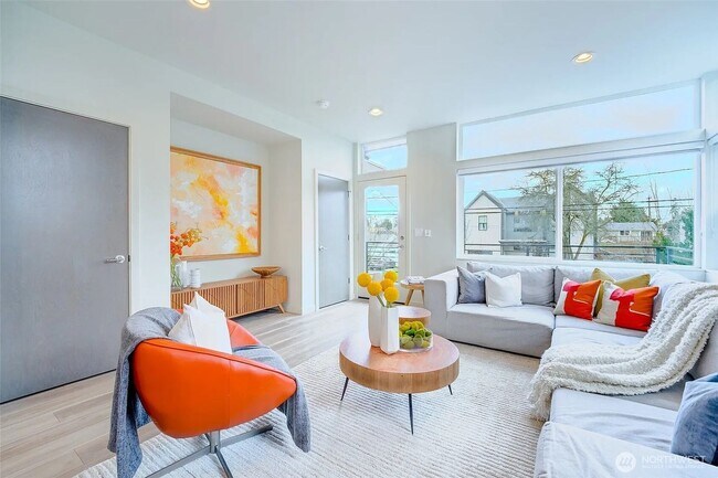 Foto del edificio - Seward Park Modern 2-Bedroom Home