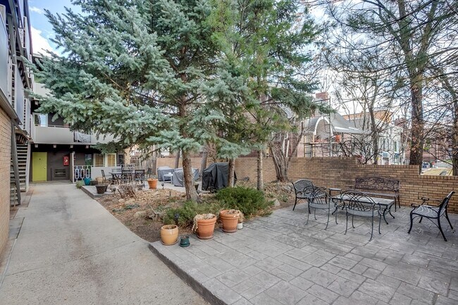 Foto del edificio - 50 N Clarkson St