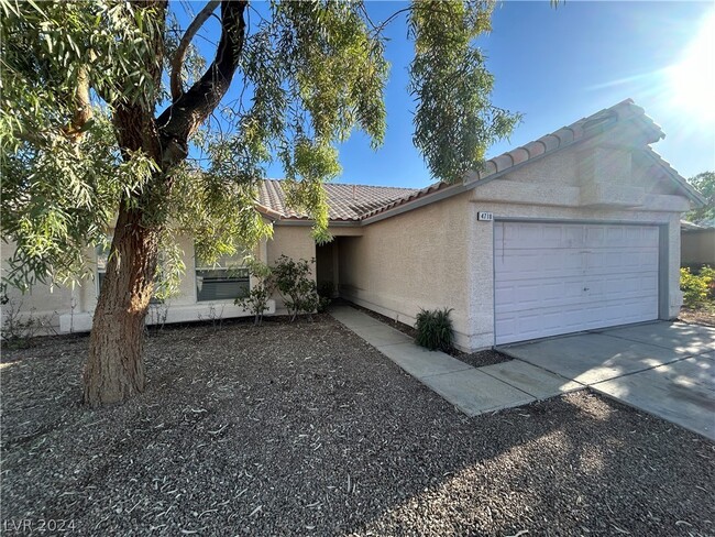 Foto del edificio - 4718 Checker Way
