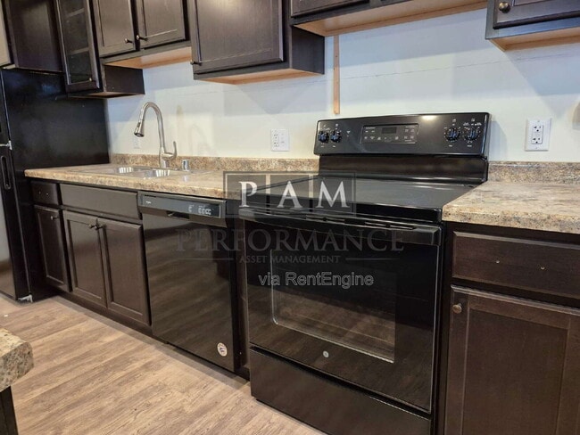 Building Photo - 5527 W North Ave