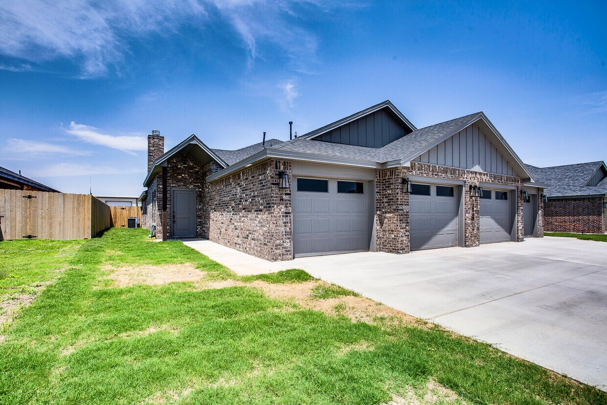 Foto principal - Wonderful Townhomes in Cooper District!!