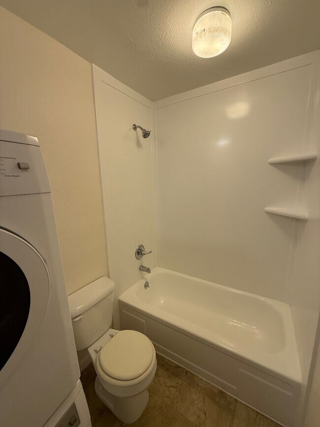 Foto del edificio - 405-407 E. Simpson Street