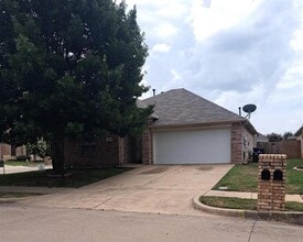 Building Photo - 400 Angler Dr