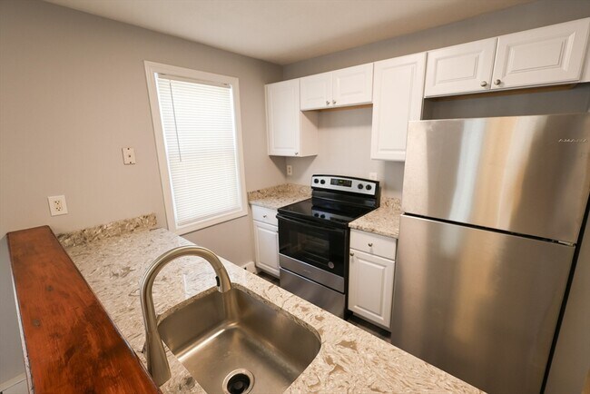 Building Photo - 28 Mora St