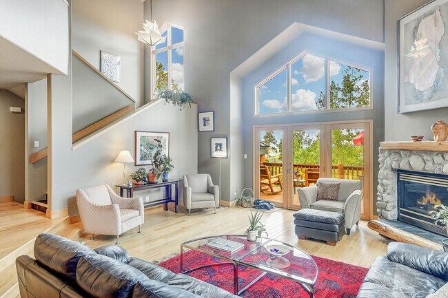 Foto del edificio - Flexible lease terms! Garage! Beautiful views!