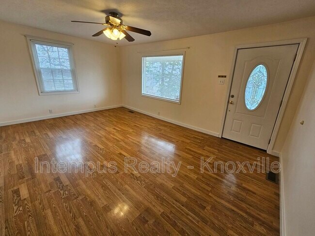 Foto del edificio - 323 Chickamauga Ave