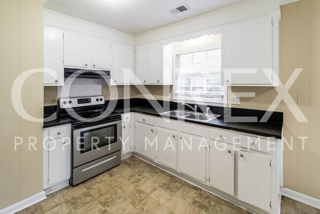 Building Photo - Beautiful Home in Summerville