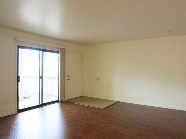 Building Photo - 935 Sharmon Palms Ln