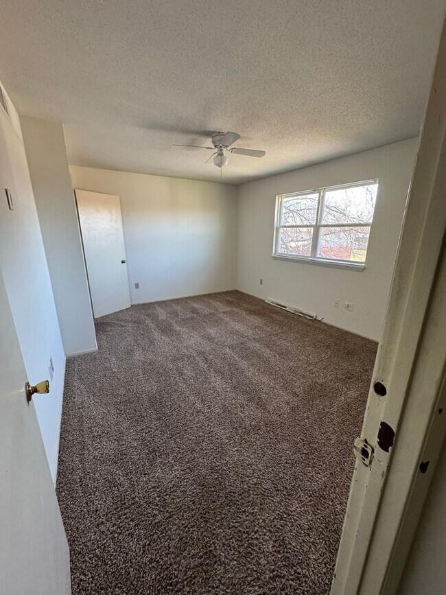 Foto del edificio - Three Level Three Bedroom Duplex in SW Columbia