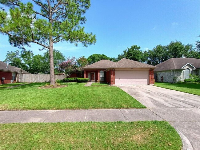 Foto del edificio - 3821 Pin Oak Dr N