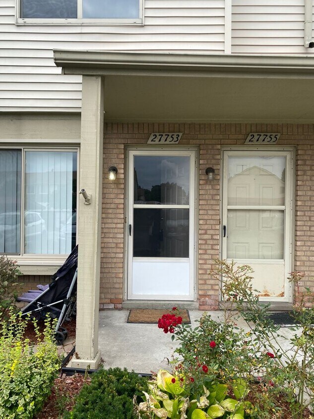 Primary Photo - 27753 Carini Villa St
