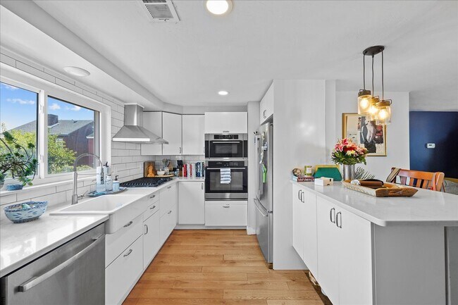 Building Photo - 4562 Rosina Way