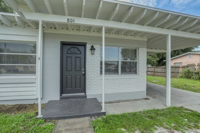 Building Photo - 801 Egan Dr