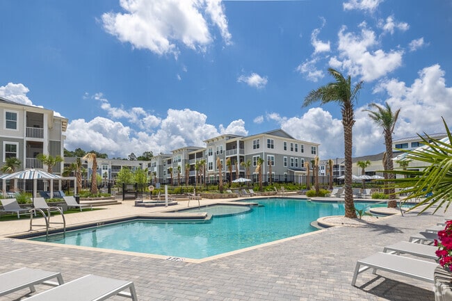 Building Photo - The Quinn Luxury Apartments