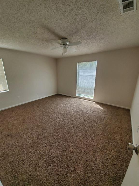 Foto del edificio - 2215 Kathleen Ave