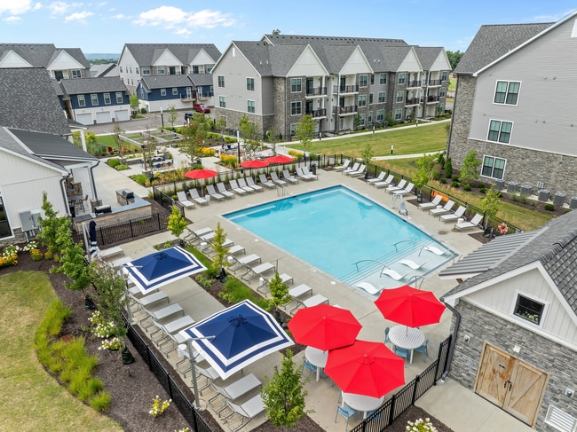 Pool and Sundeck - Parkview at Spring Hill Apartments
