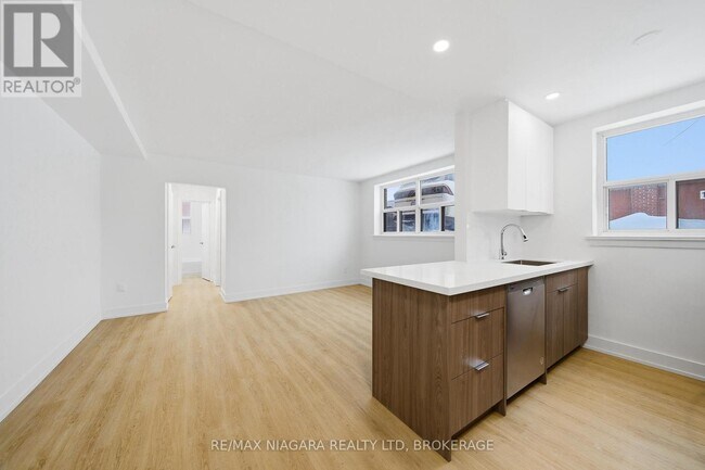 Photo du bâtiment - 993 O'Connor Dr