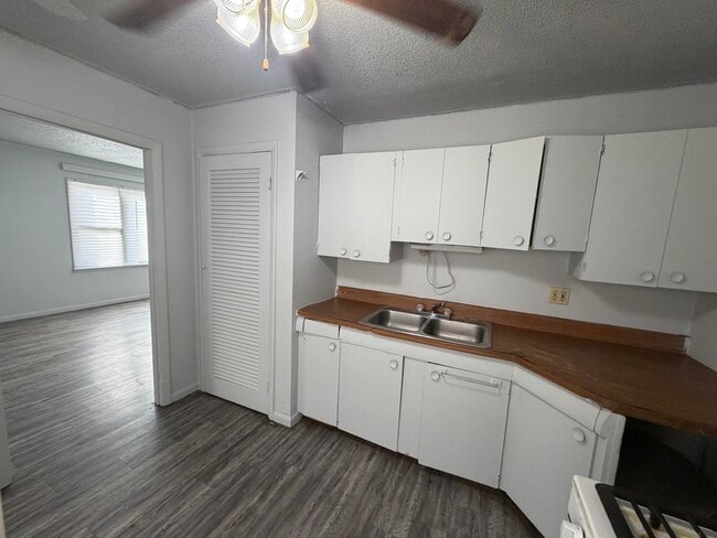 Building Photo - 1541 Fairchild-E