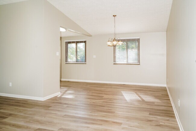 Foto del edificio - 7315 Chimney Rock Ct